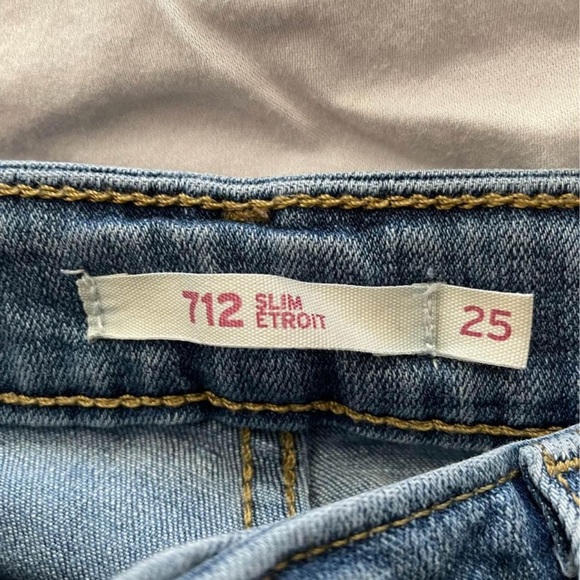Levi’s 712 Slim Jeans - Picture 2 of 3